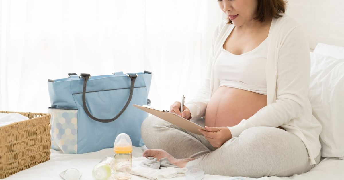 7 Must-Have Hospital Bag Essentials For New Moms