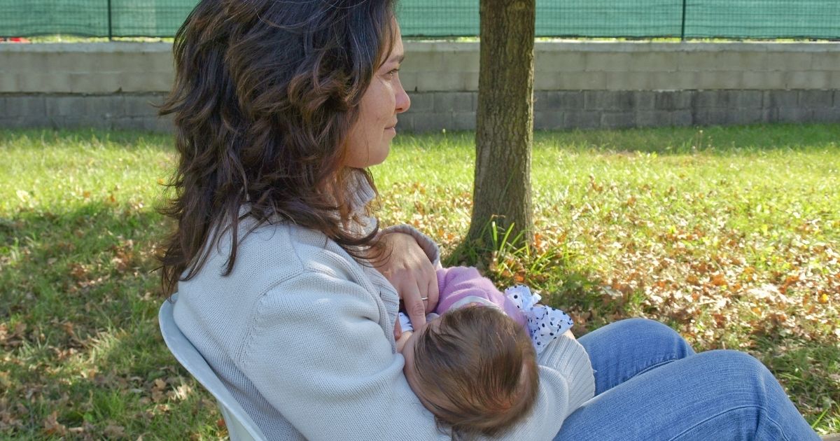5 Tips For Breastfeeding In Public Spaces