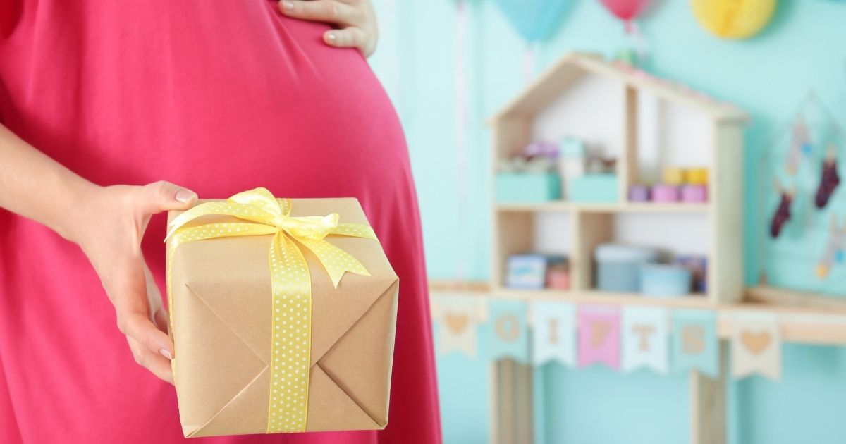 8 Best Gifts For Pregnant Women Which She Loves 2023